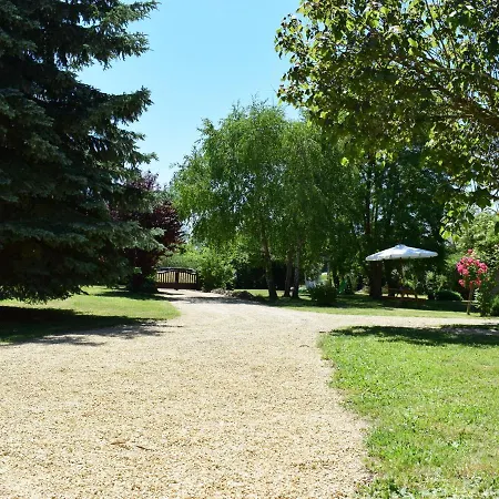 Spacious With Terrace Frontenay-sur-Dive