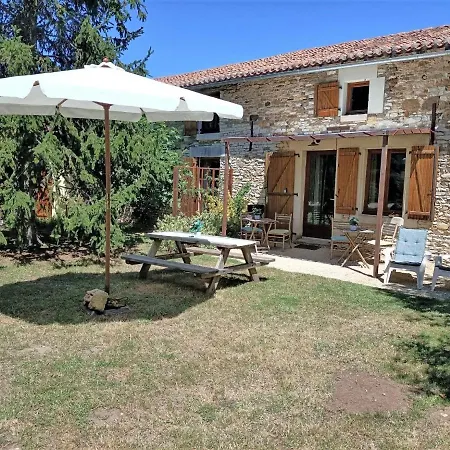 Spacious With Terrace * Frontenay-sur-Dive