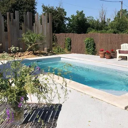 Spacious With Terrace Holiday home Frontenay-sur-Dive